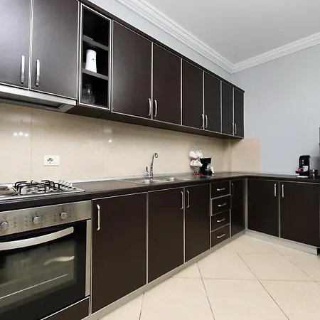 Adam Free Parking Apartment
